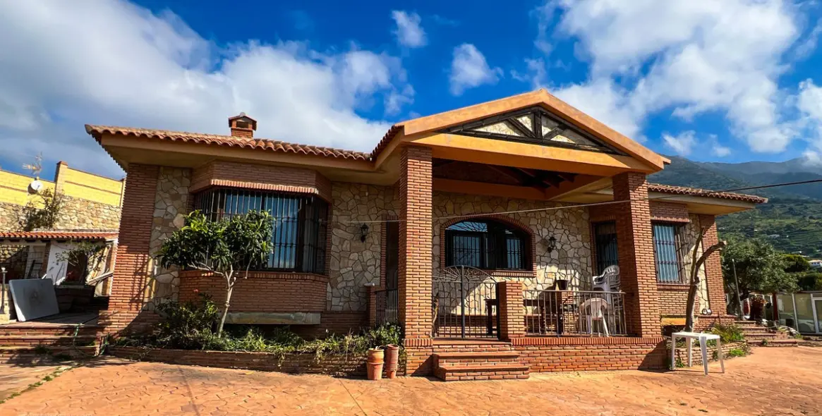 Sale of detached villa in Valtocado 1