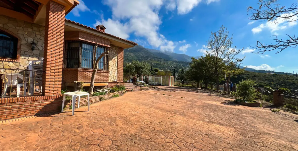 Sale of detached villa in Valtocado 2