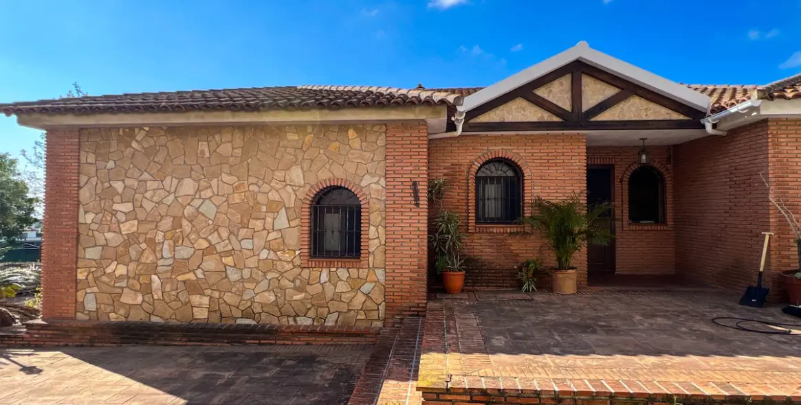 Sale of detached villa in Valtocado 3