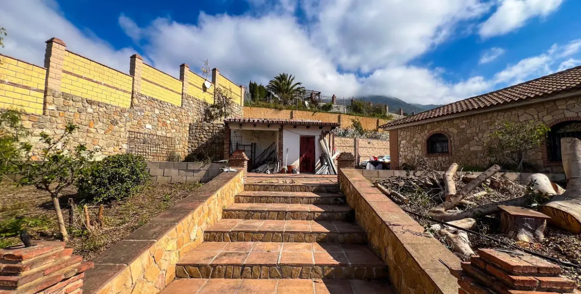 Sale of detached villa in Valtocado 6