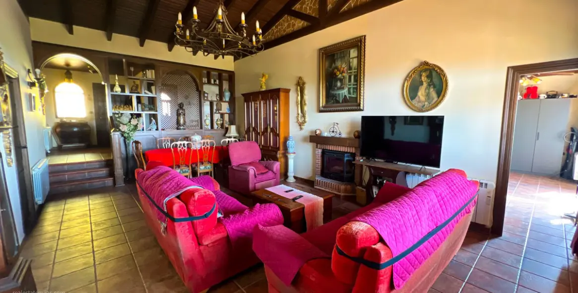 Sale of detached villa in Valtocado 9