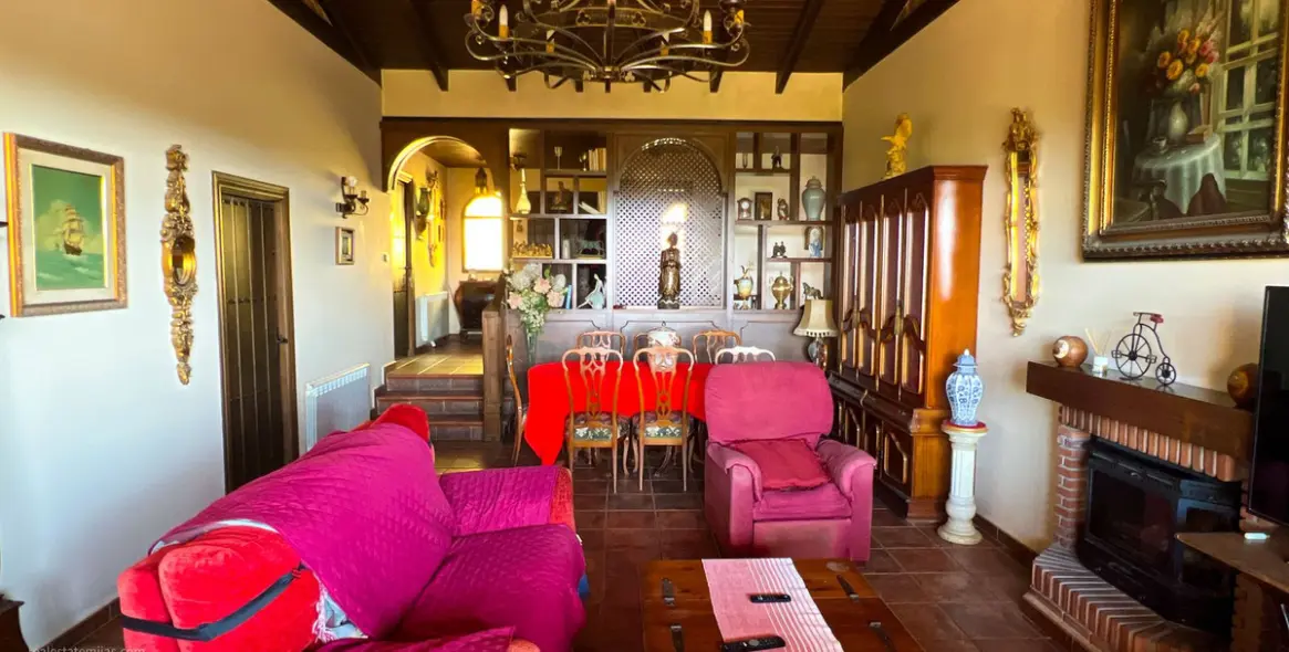 Sale of detached villa in Valtocado 10