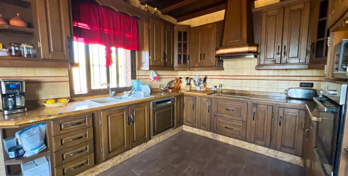 Sale of detached villa in Valtocado 11