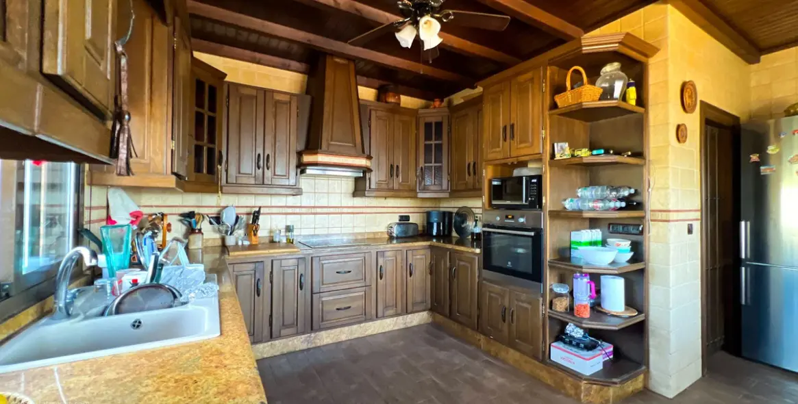 Sale of detached villa in Valtocado 13