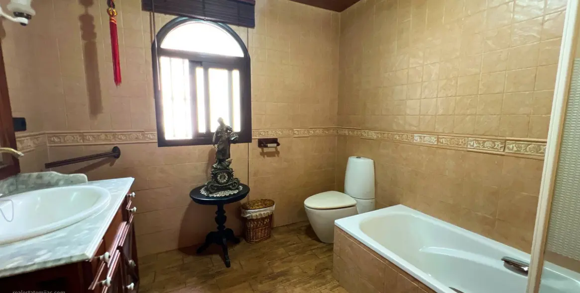 Sale of detached villa in Valtocado 25