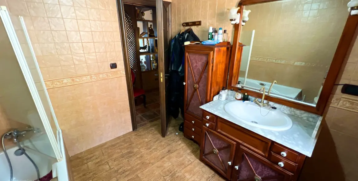 Sale of detached villa in Valtocado 26
