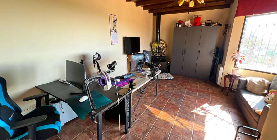 Sale of detached villa in Valtocado 27