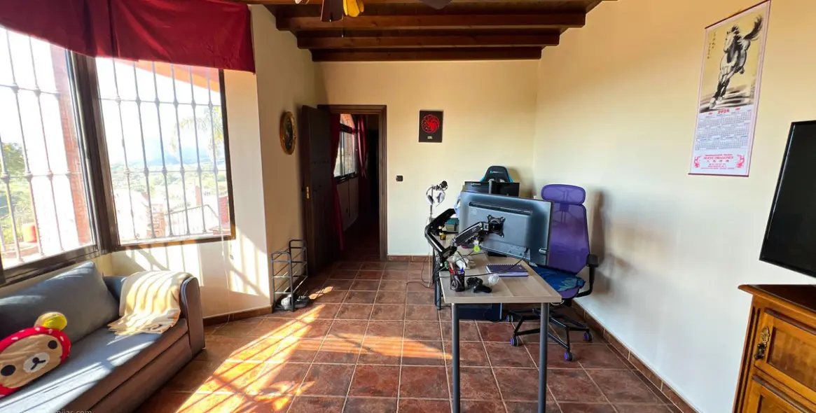 Sale of detached villa in Valtocado 28