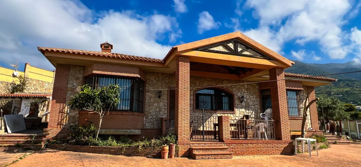 Sale of detached villa in Valtocado 0