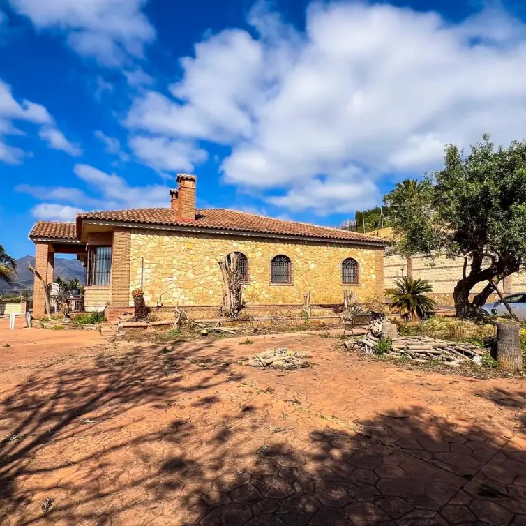 Sale of detached villa in Valtocado