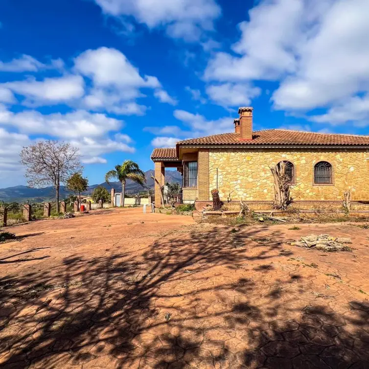 Sale of detached villa in Valtocado