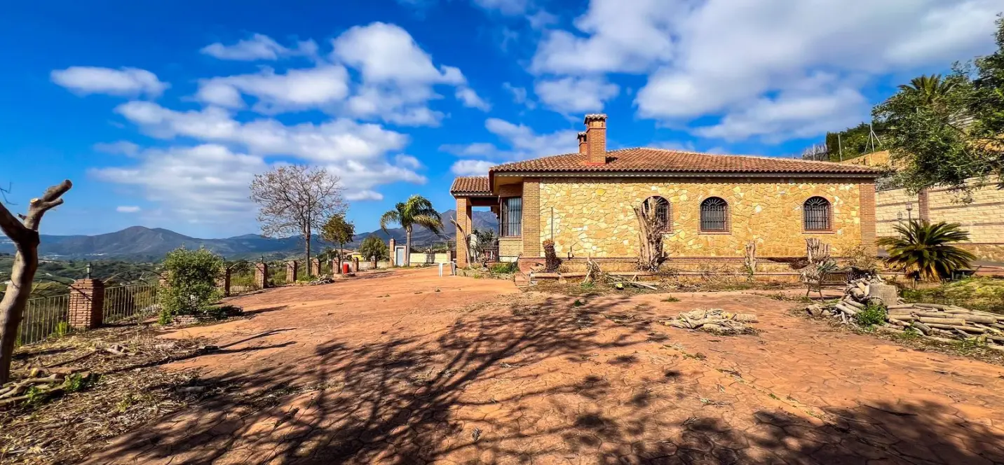 Sale of detached villa in Valtocado 4