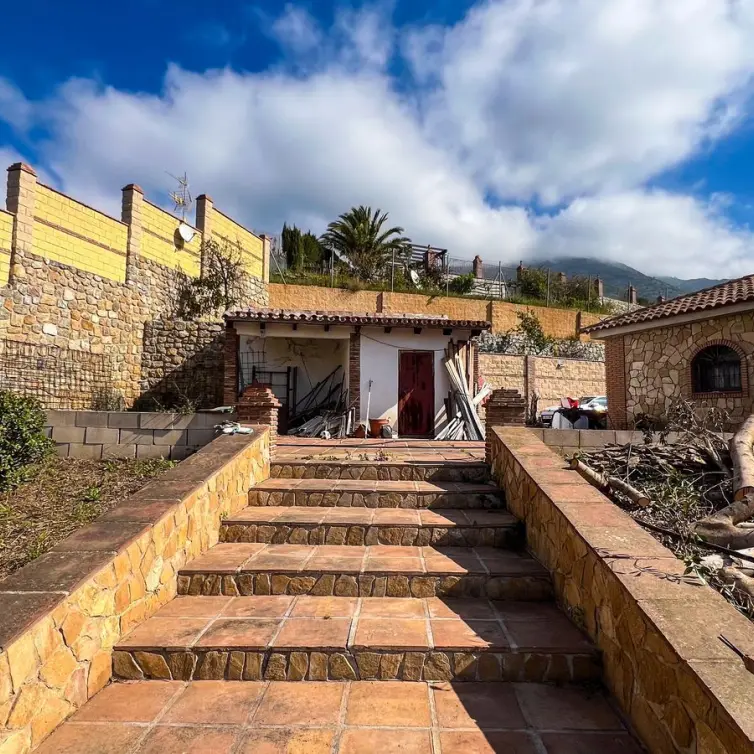 Sale of detached villa in Valtocado