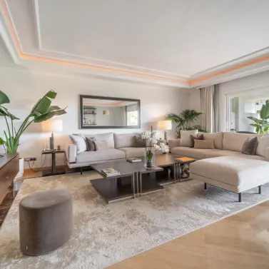 Venta de apartamento en planta media en Puerto Banús