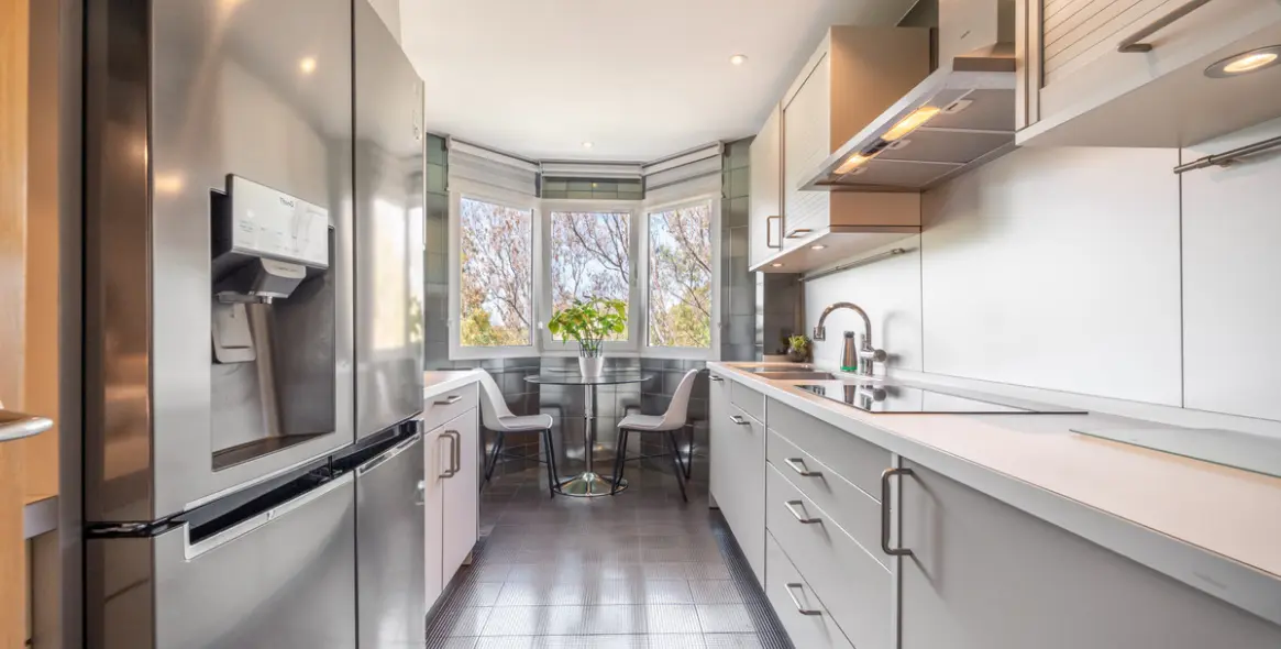 Venta de apartamento en planta media en Puerto Banús 5