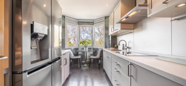 Venta de apartamento en planta media en Puerto Banús 4