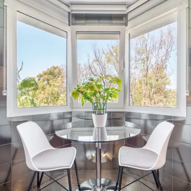 Venta de apartamento en planta media en Puerto Banús