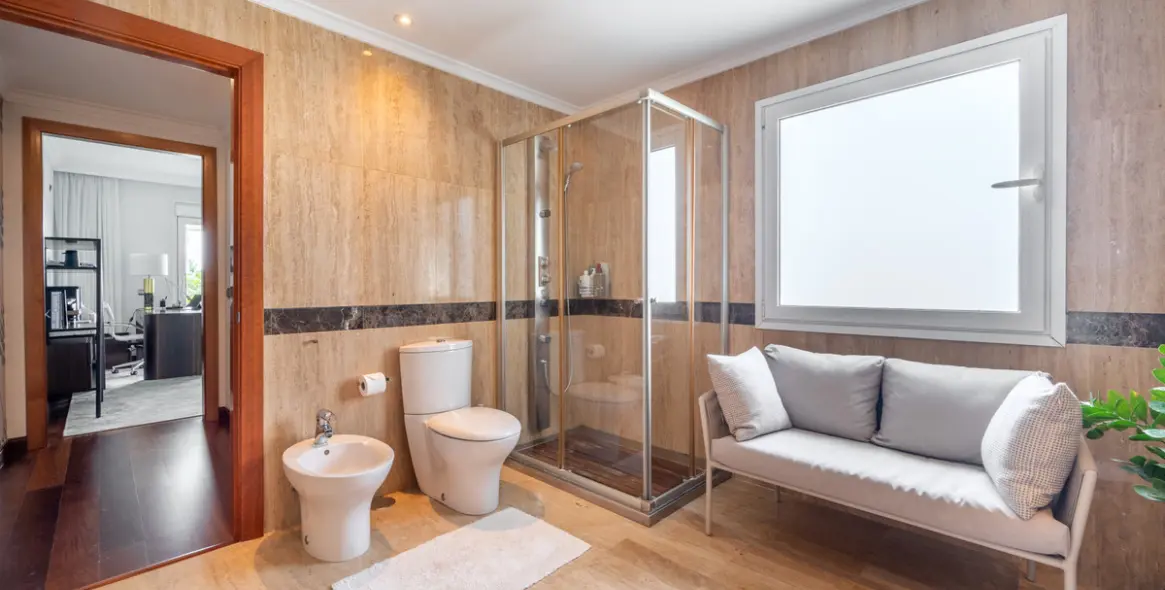 Venta de apartamento en planta media en Puerto Banús 8