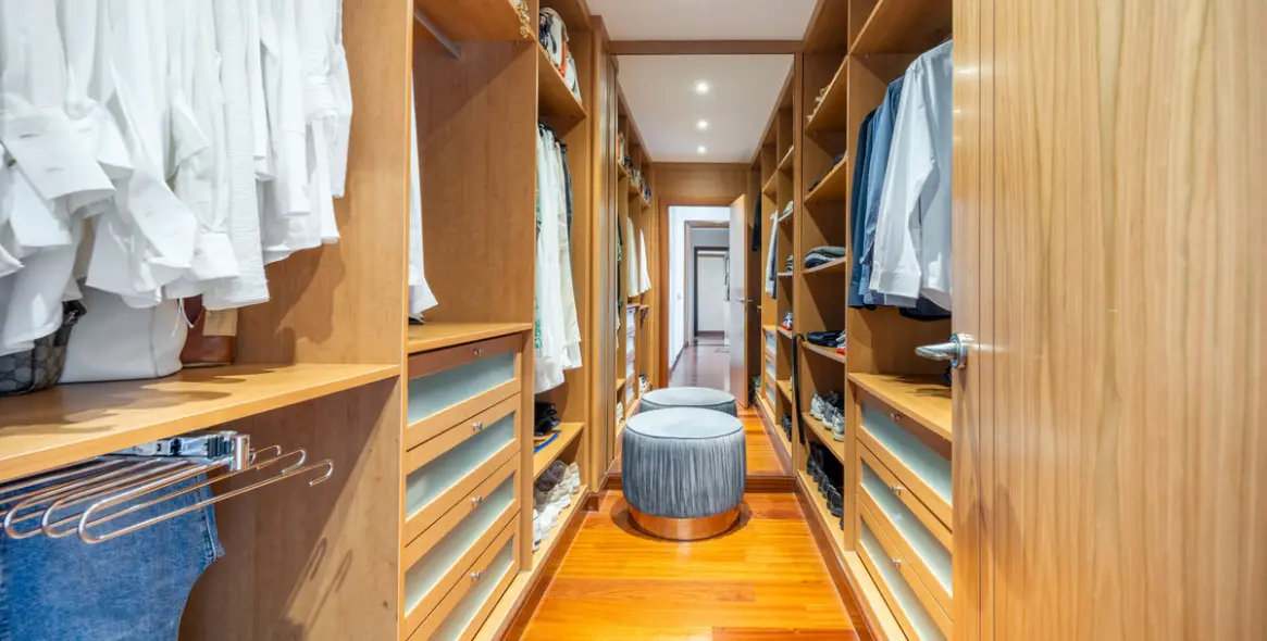 Venta de apartamento en planta media en Puerto Banús 10