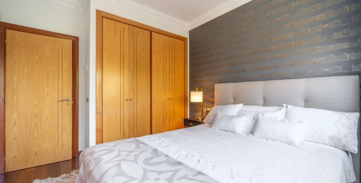 Venta de apartamento en planta media en Puerto Banús 22