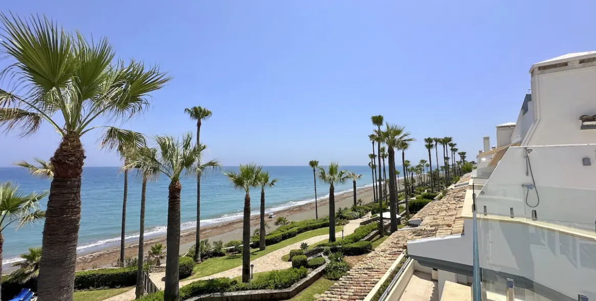 Venta de ático en Estepona 2