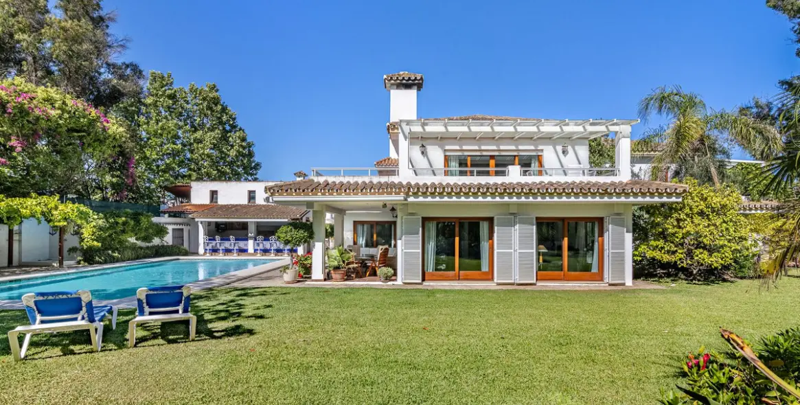 Venta de villa independiente en Cancelada 3