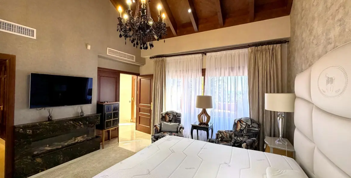 Long-term rent of penthouse duplex in Estepona 5