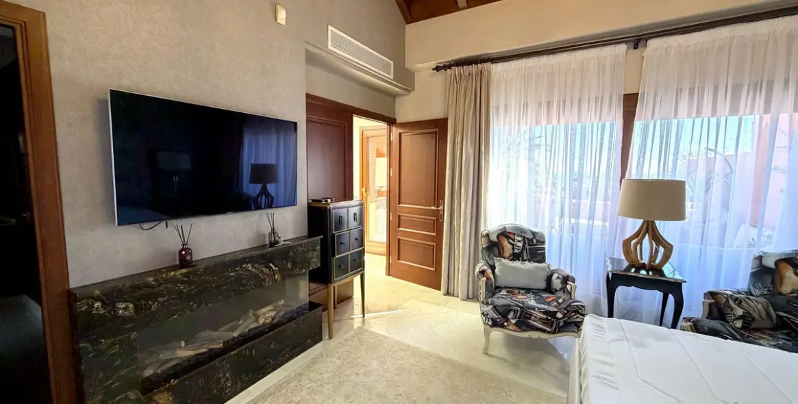 Long-term rent of penthouse duplex in Estepona 8