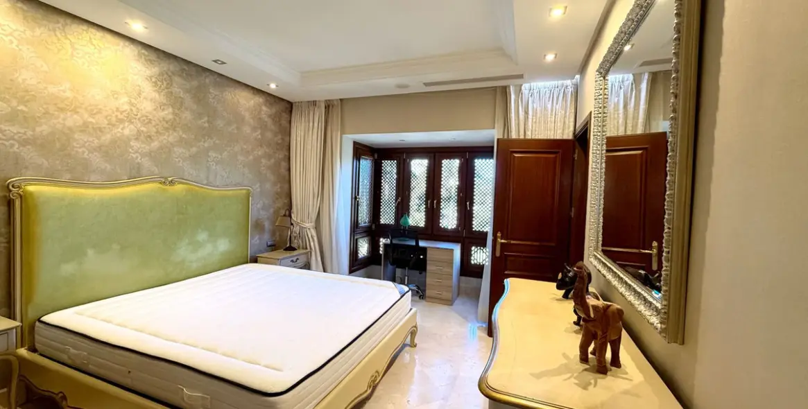 Long-term rent of penthouse duplex in Estepona 12