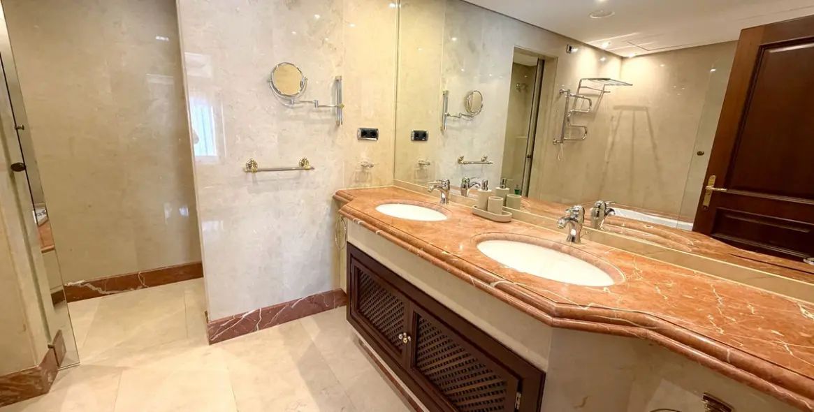 Long-term rent of penthouse duplex in Estepona 14