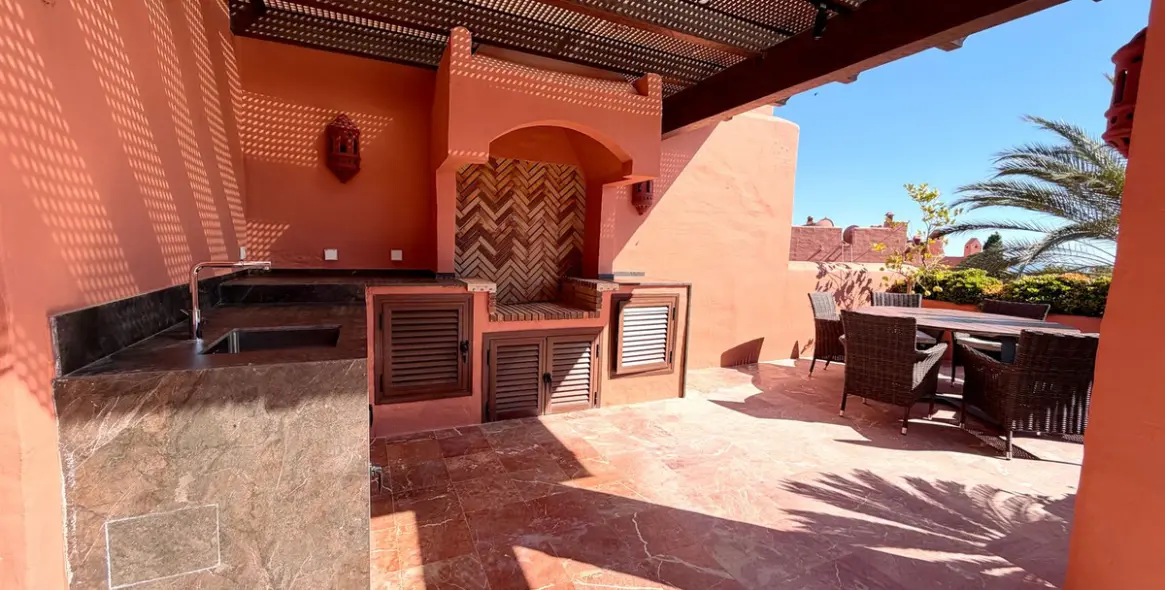 Long-term rent of penthouse duplex in Estepona 17