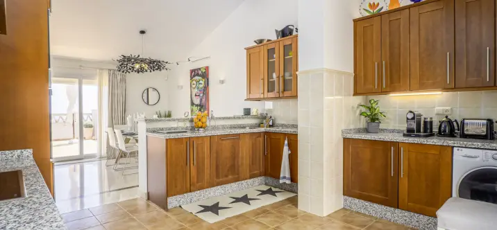 Long-term rent of penthouse in Benahavís 1