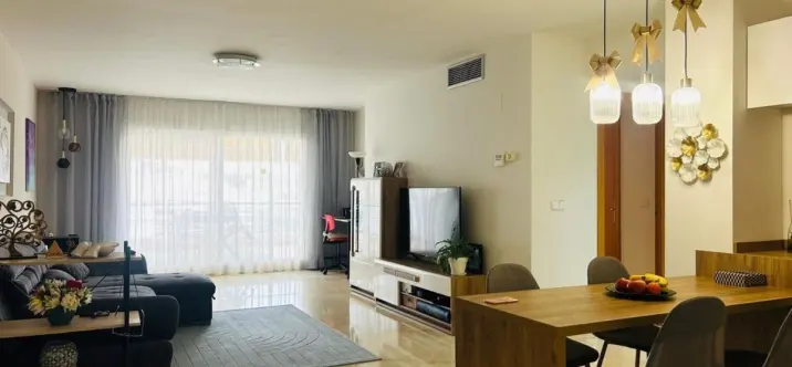 Venta de apartamento en planta media en Guadalmina Alta 2