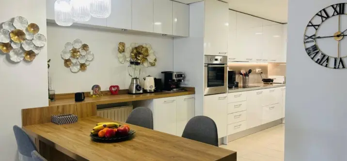 Venta de apartamento en planta media en Guadalmina Alta 3