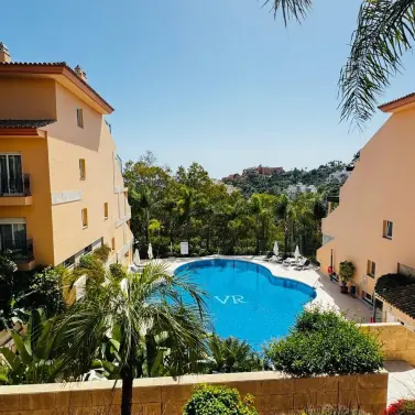 Venta de apartamento en planta media en Nueva Andalucía