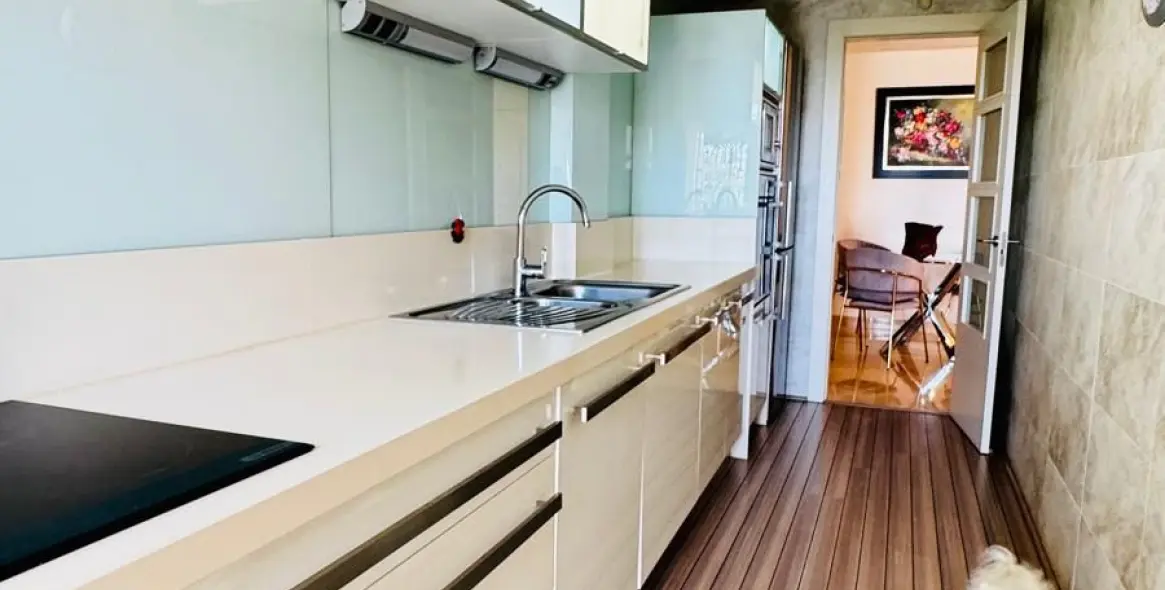 Venta de apartamento en planta media en Nueva Andalucía 3