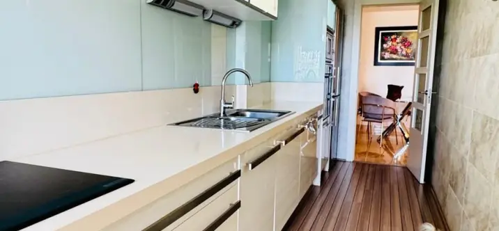 Venta de apartamento en planta media en Nueva Andalucía 2