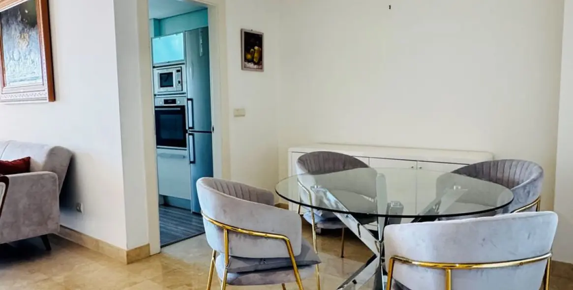 Venta de apartamento en planta media en Nueva Andalucía 4