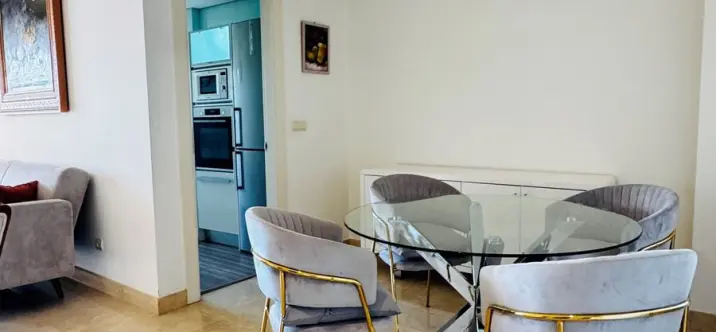 Venta de apartamento en planta media en Nueva Andalucía 3