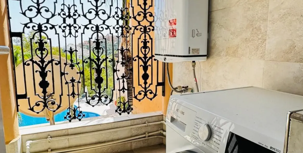 Venta de apartamento en planta media en Nueva Andalucía 10