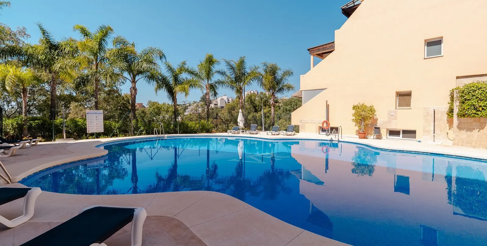 Venta de apartamento en planta baja en Nueva Andalucía 2