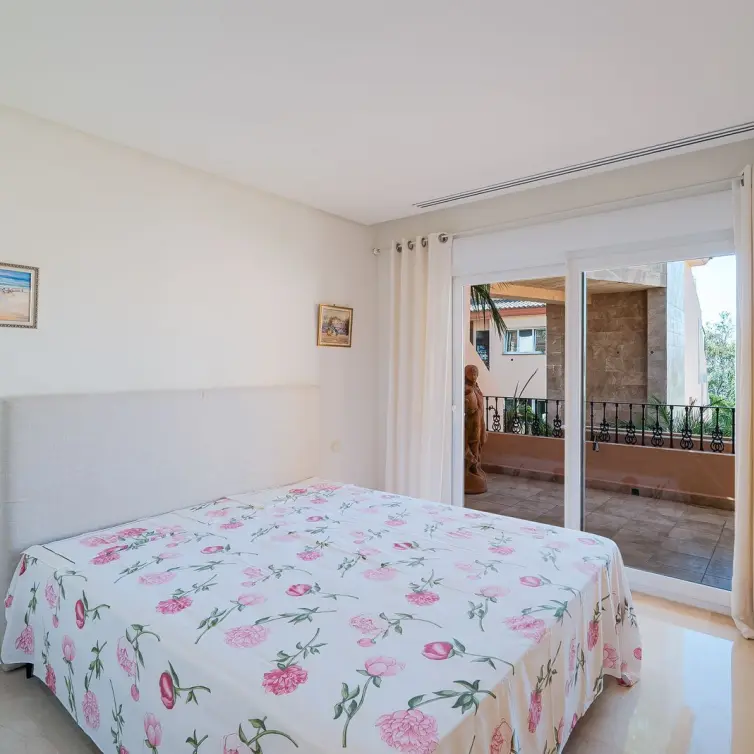 Sale of ground floor apartment in Nueva Andalucía