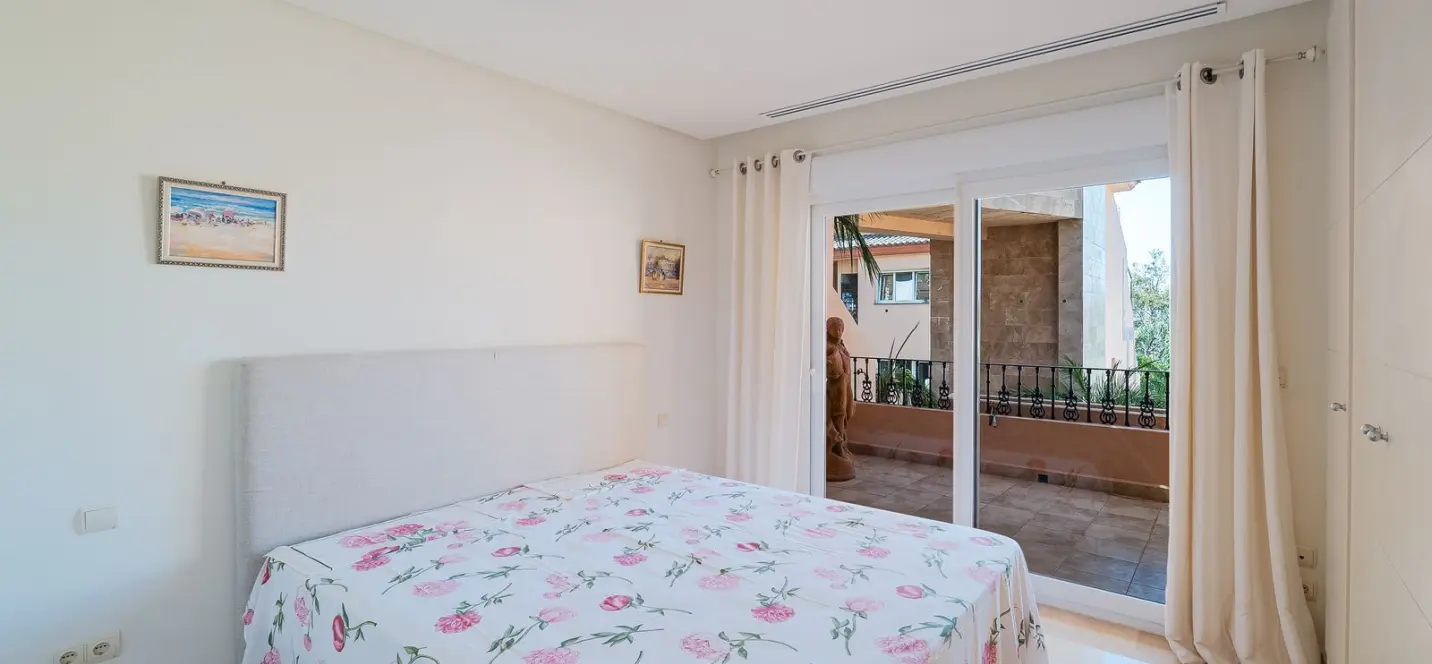 Sale of ground floor apartment in Nueva Andalucía 4