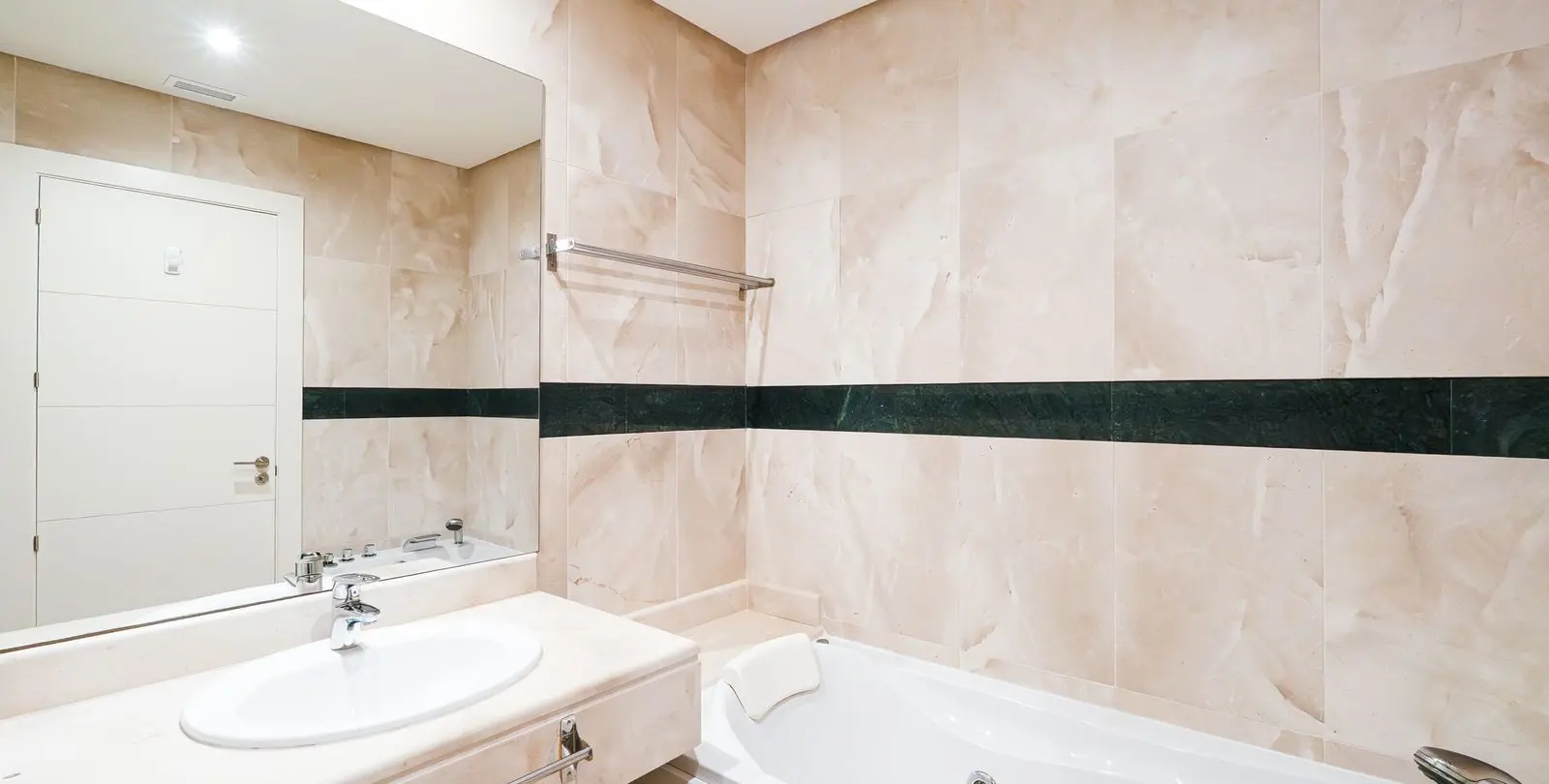 Venta de apartamento en planta baja en Nueva Andalucía 13