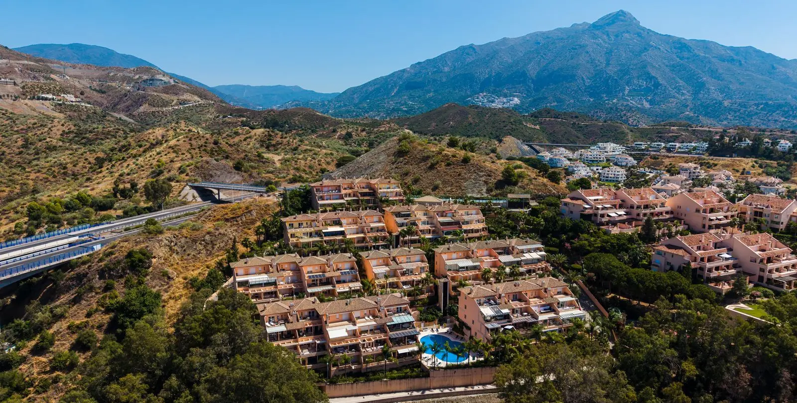 Продажа апартаментов на первом этаже в Nueva Andalucía 1