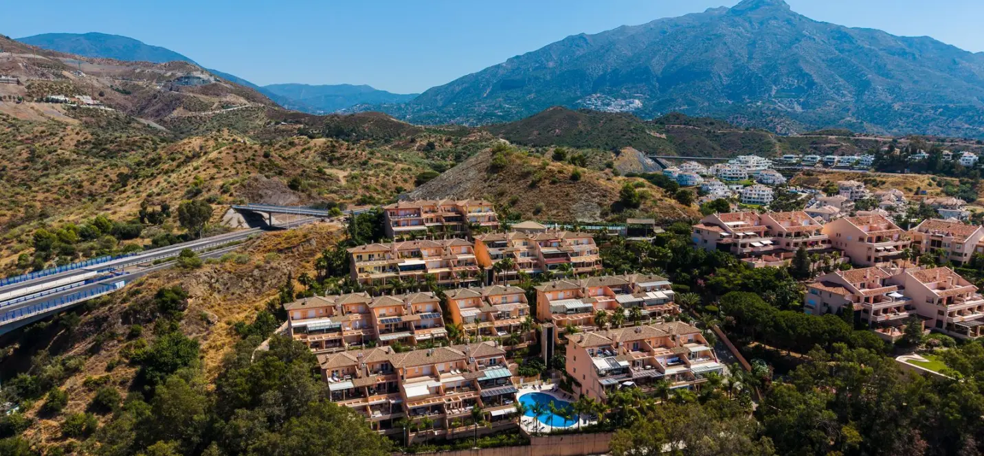 Продажа апартаментов на первом этаже в Nueva Andalucía 0