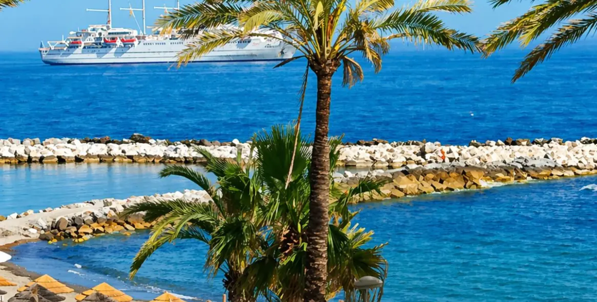 Venta de apartamento en planta media en Marbella 1