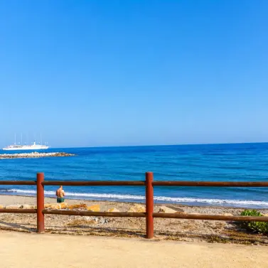 Venta de apartamento en planta media en Marbella