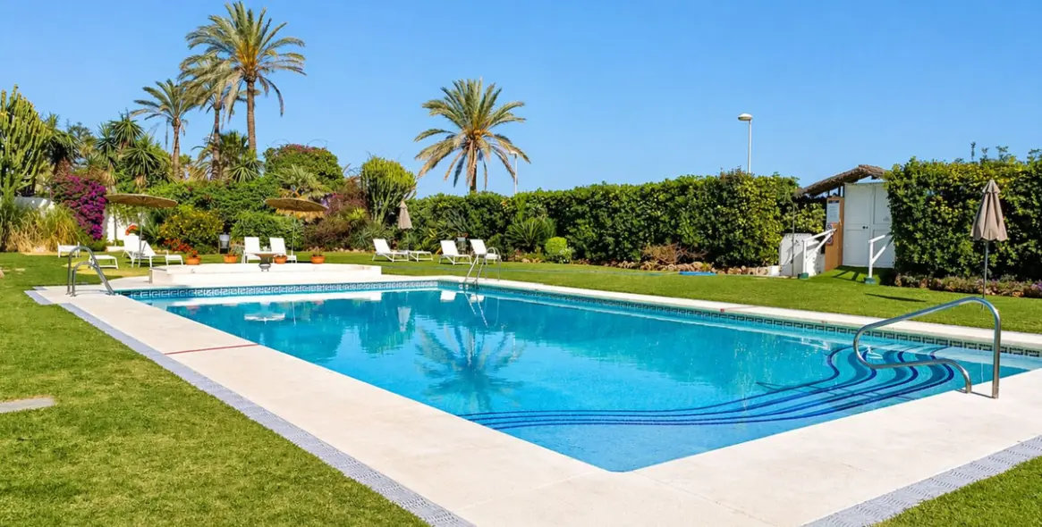 Venta de apartamento en planta media en Marbella 3