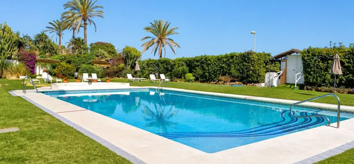 Venta de apartamento en planta media en Marbella 2